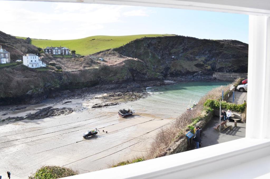 The Gallery Port Isaac Chambre photo